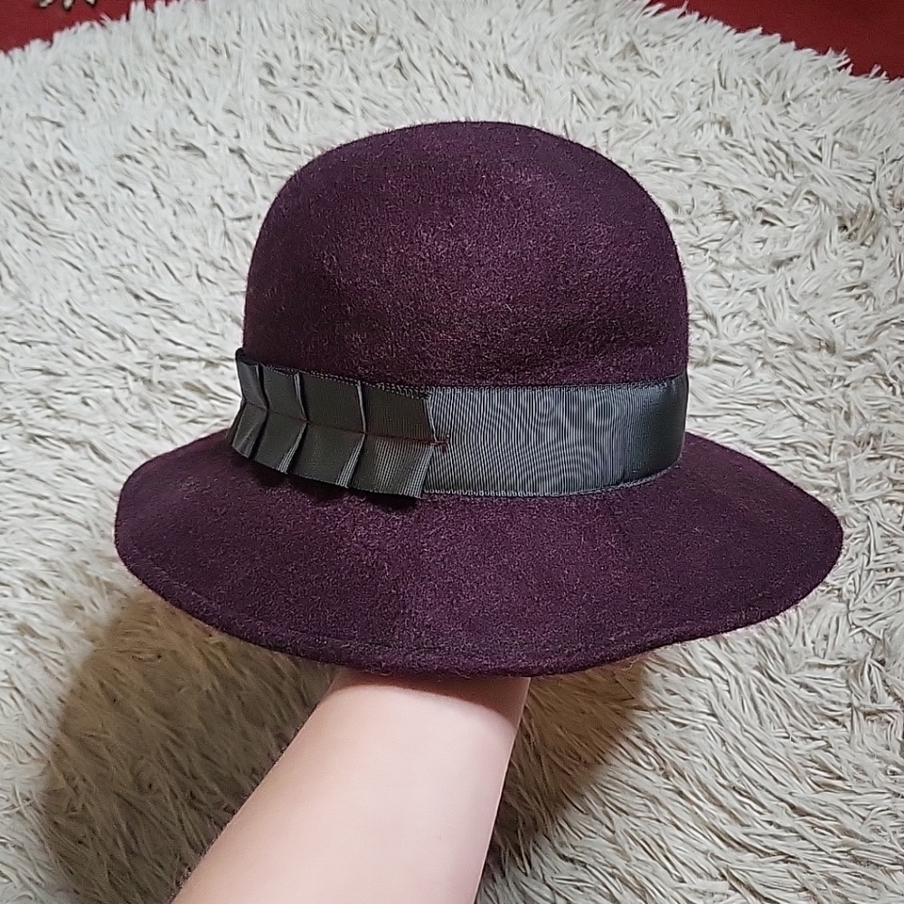 Gap Wool Burgundy Fedora Hat Cap Gray Band with Pleats Fall Winter Chic